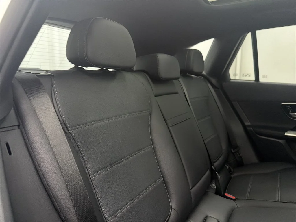 Used 2026 White Mercedes-Benz GLC 300 image 25