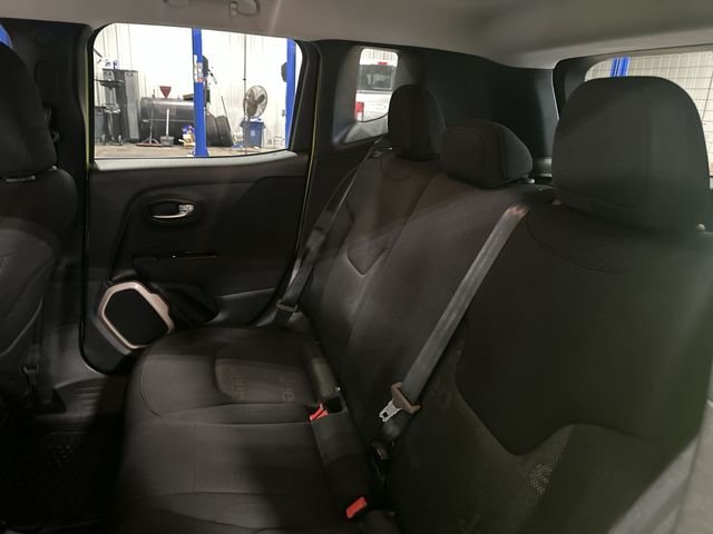 Used 2017 Hypergreen Clearcoat Jeep Latitude image 31