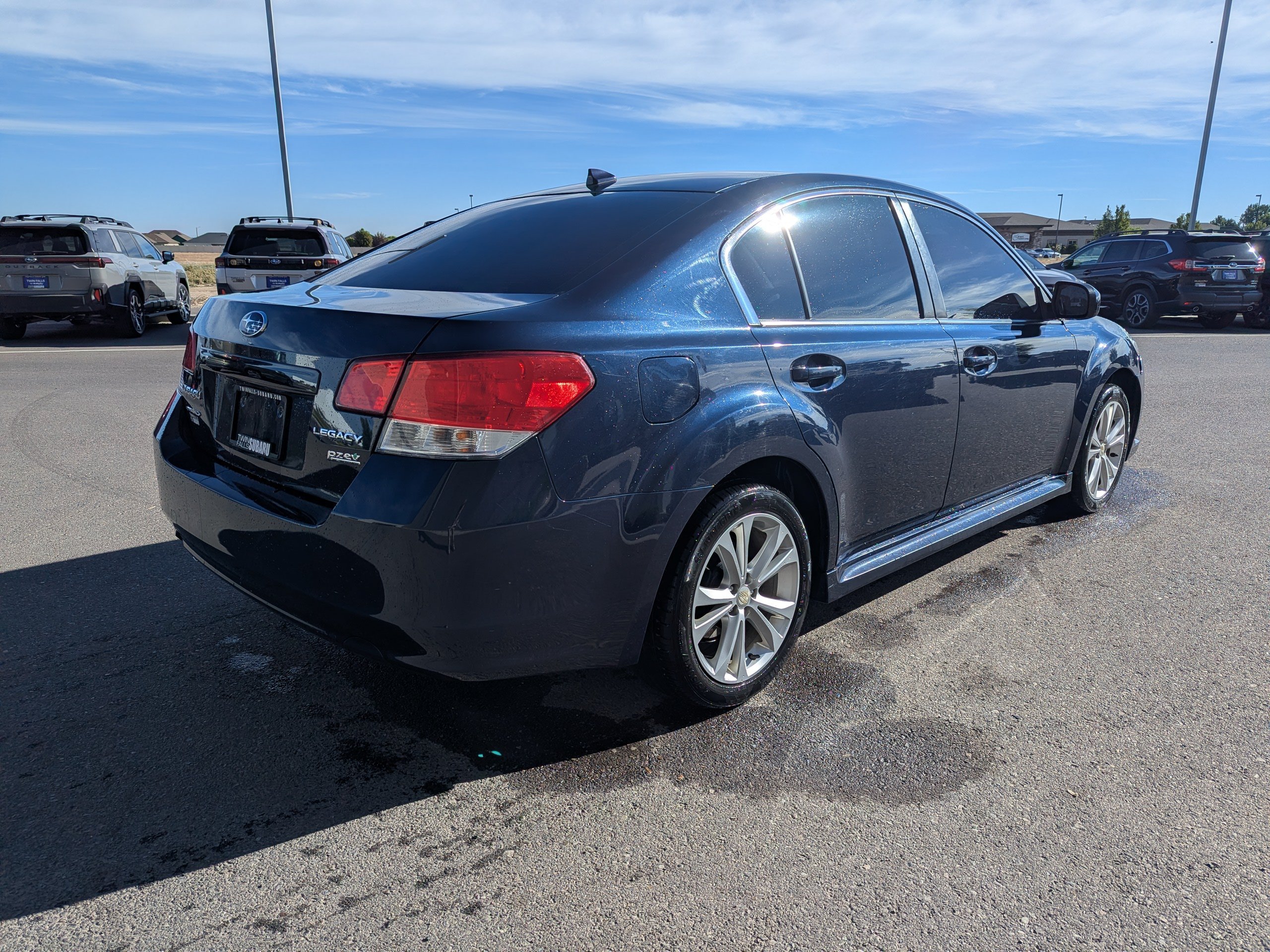 Used 2014 Deep Indigo Pearl Subaru 2.5i Premium image 5