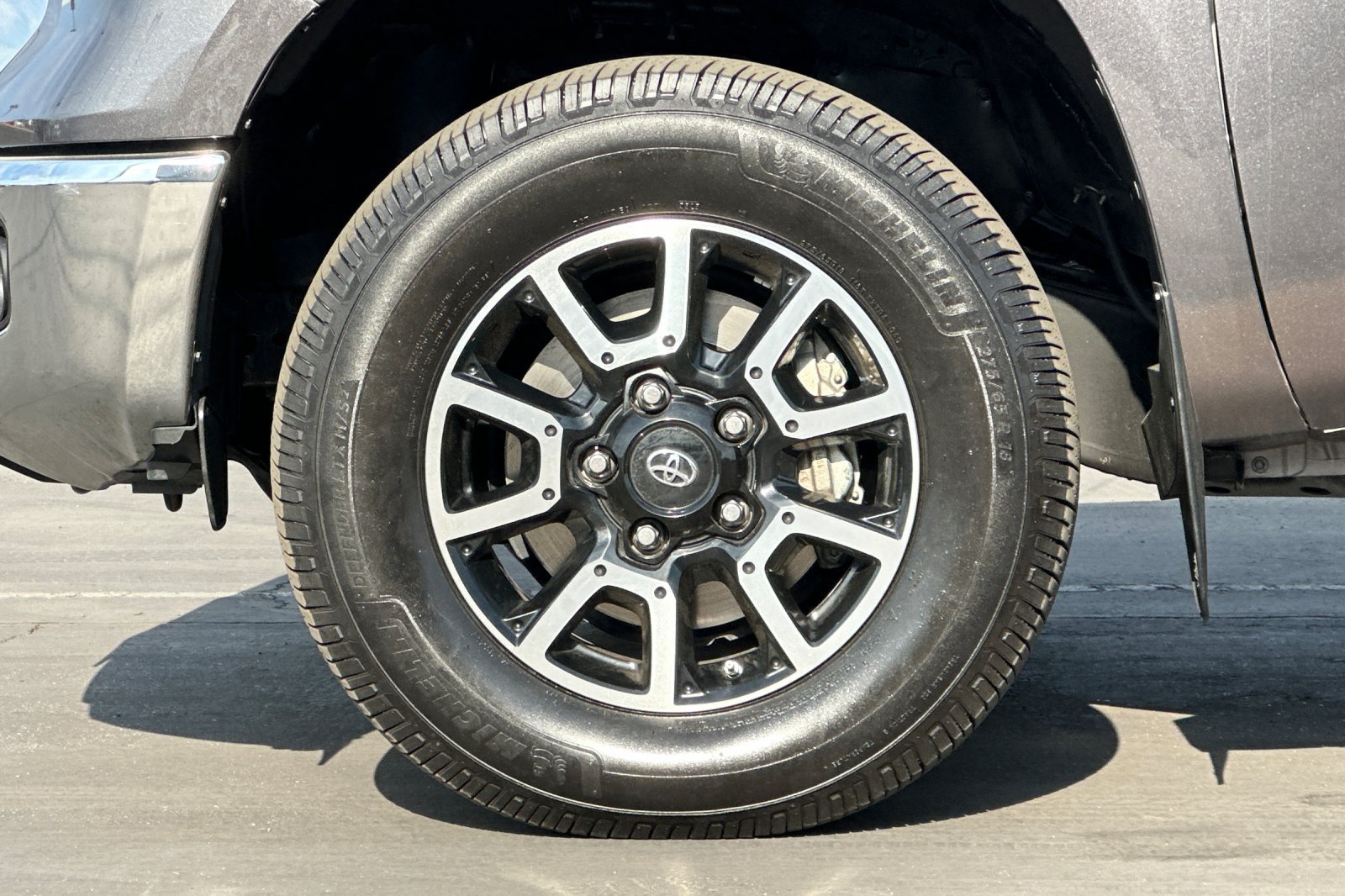 Used 2015 Magnetic Gray Metallic Toyota SR5 image 25
