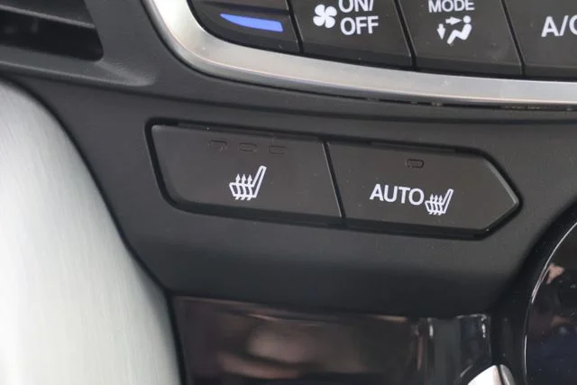 Used 2021 White Acura  image 16