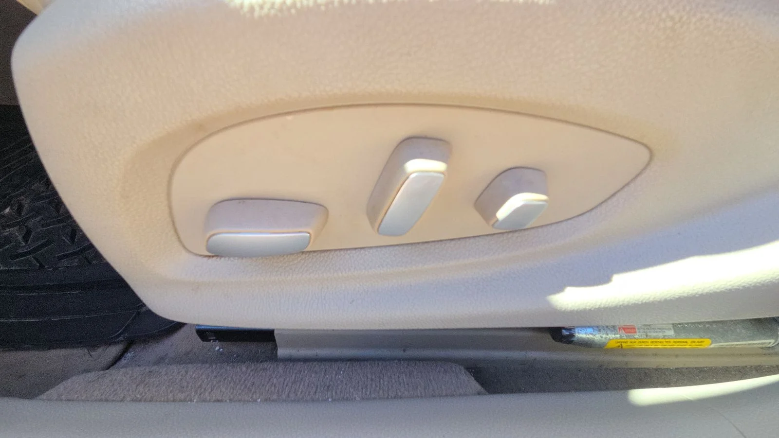 Used 2016 White Cadillac Luxury image 28