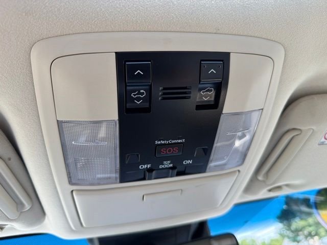 Used 2021 White Lexus 460 image 19