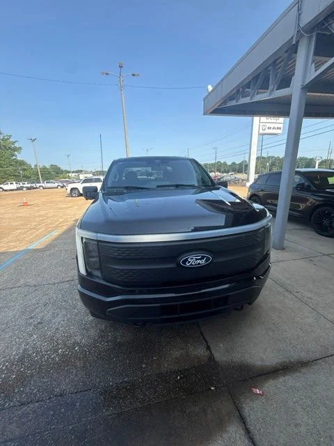 Used 2025 Black Ford XLT image 2