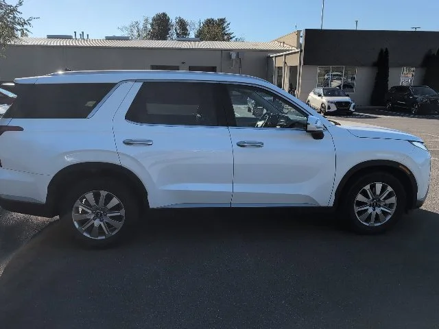 Used 2025 White Hyundai SEL image 10
