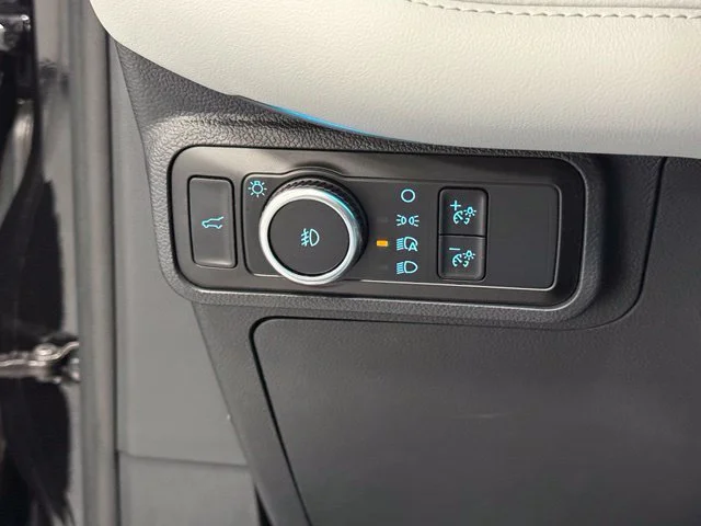 Used 2025 Black Ford Platinum image 13