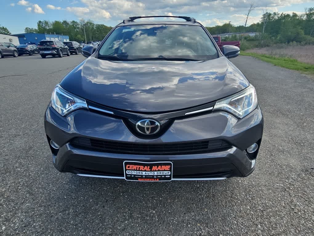 Used 2018 Magnetic Gray Metallic Toyota XLE image 9