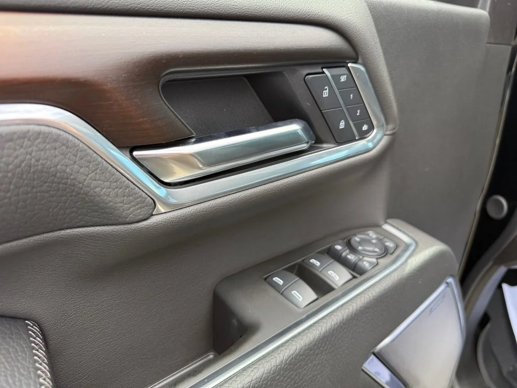 Used 2025 Black GMC Denali image 13
