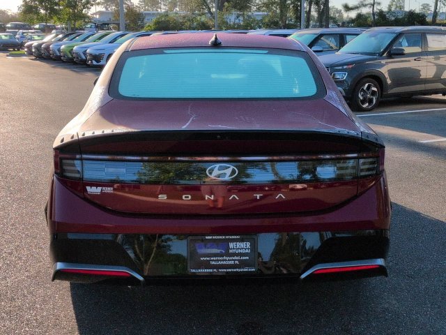 Used 2024 Red Hyundai SEL image 6