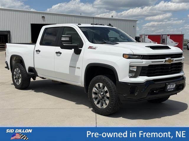 Used 2025 Summit White Chevrolet Custom image 11