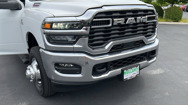 New 2026 Bright White Clear-Coat Exterior Paint RAM Tradesman image 12