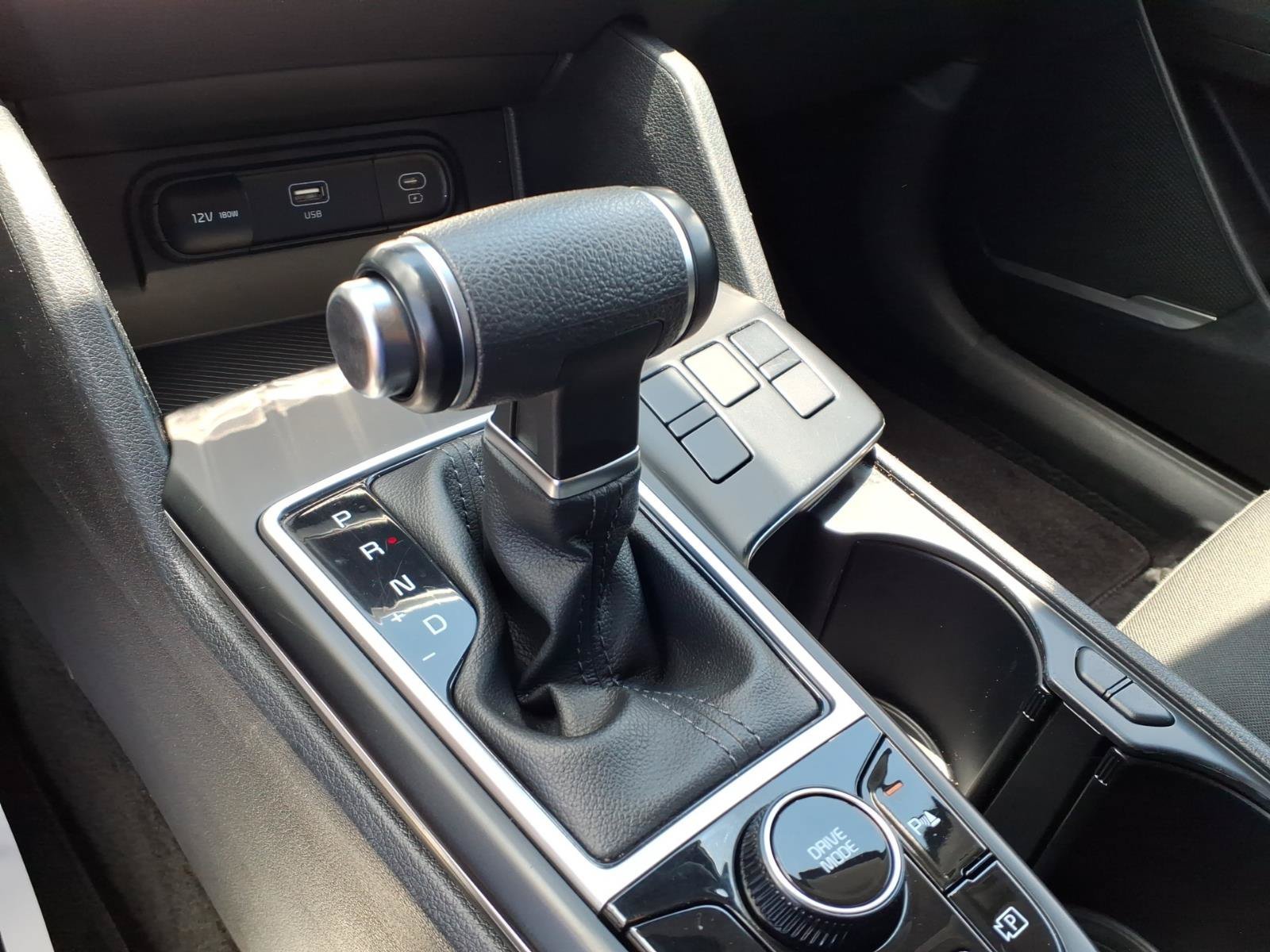 Certified Used 2024 Snow White Pearl Kia LX image 7