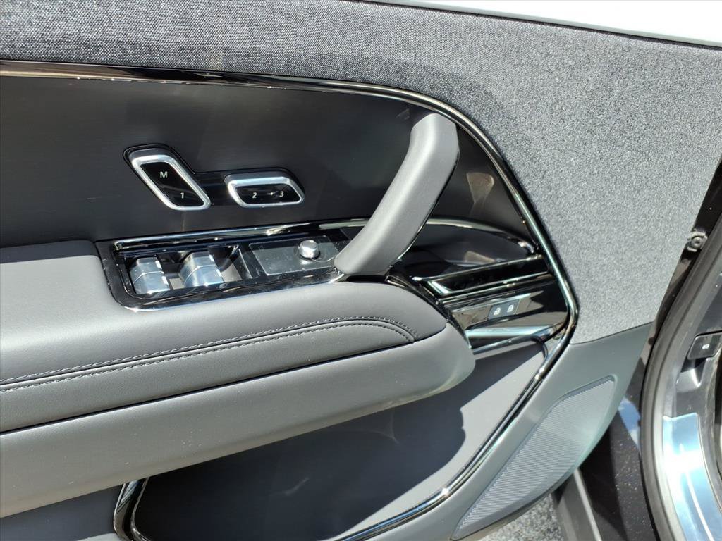 New 2026 Santorini Black Metallic Land Rover Dynamic SE image 14