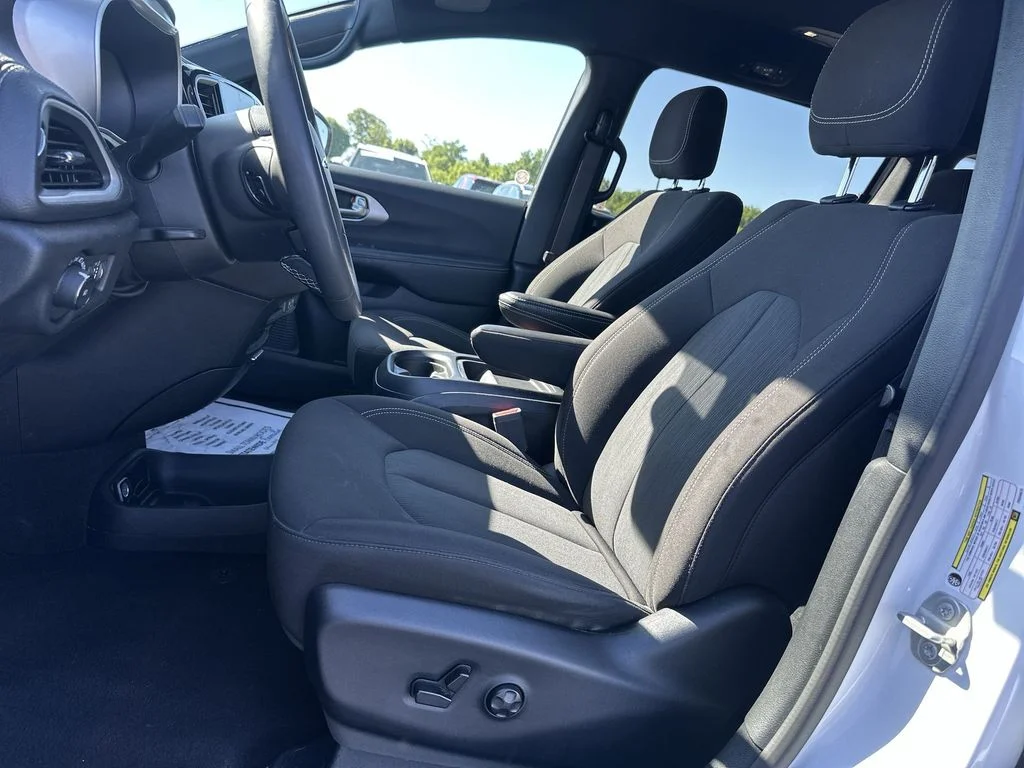 Used 2023 White Chrysler Touring image 17