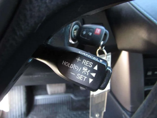 Used 2018 Aqua Toyota LE image 25