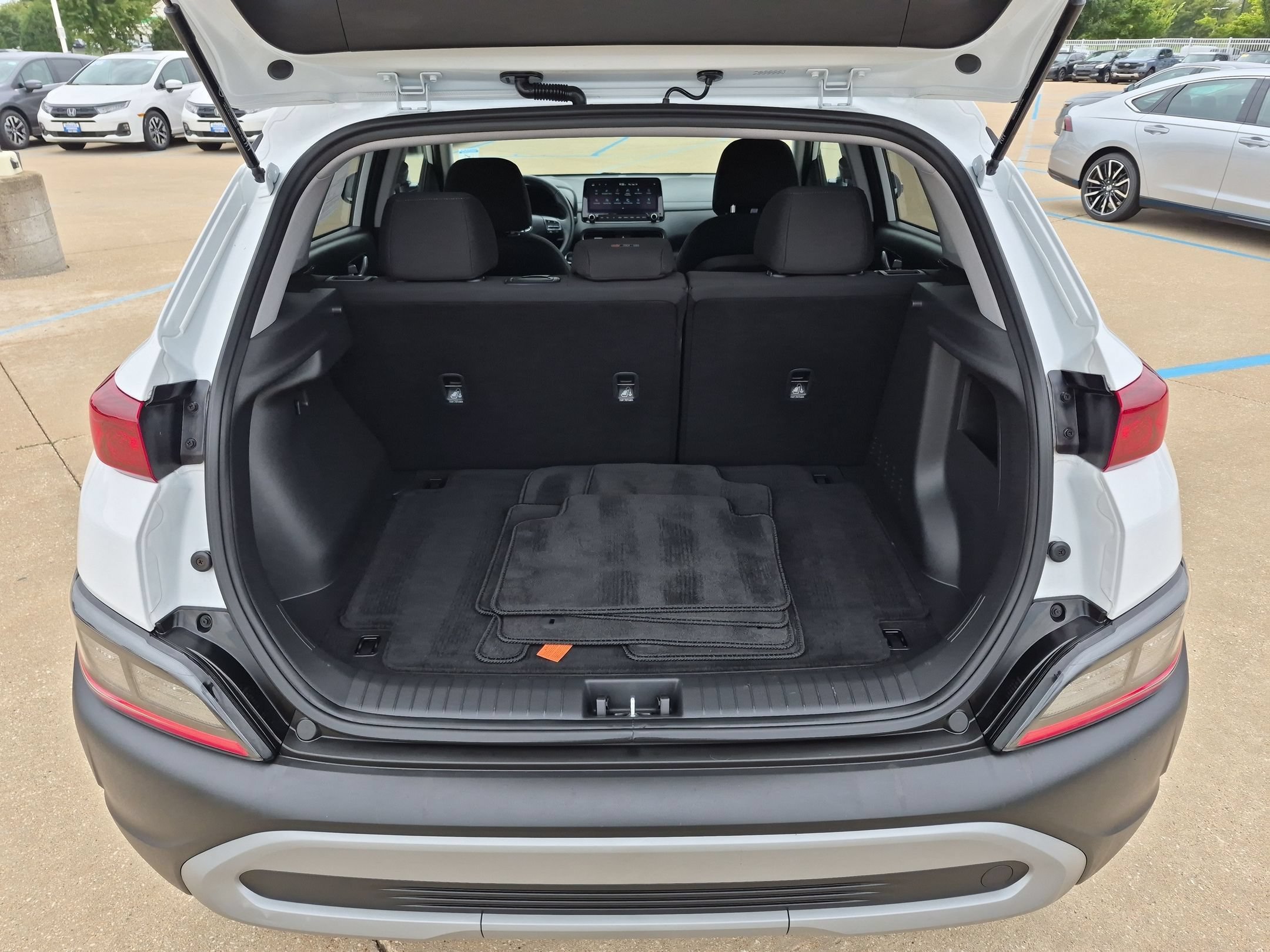 Used 2023 Lunar White Hyundai SEL AWD image 27
