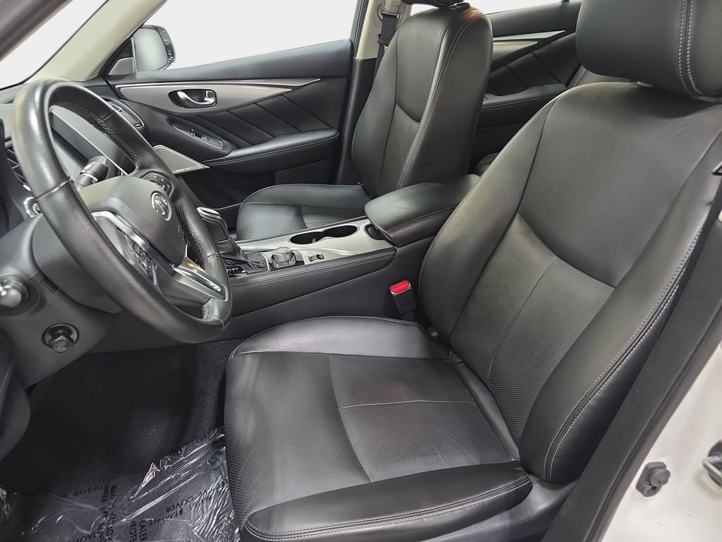 Certified Used 2023 Majestic White INFINITI LUXE image 11