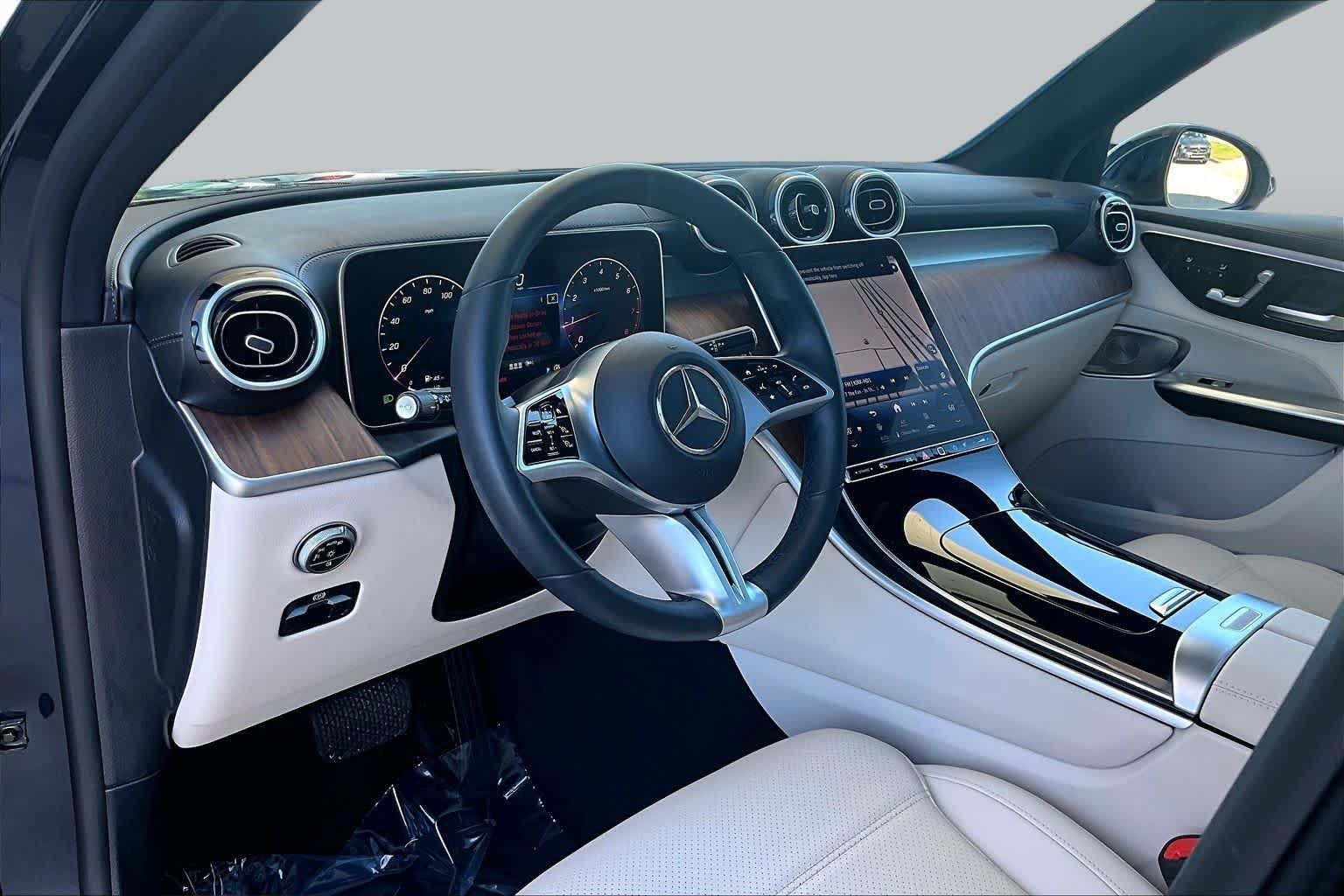 Used 2024 Nautical Blue Metallic Mercedes-Benz GLC 300 image 16