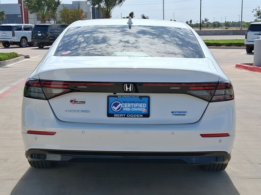 Used 2025 White Honda Touring image 5