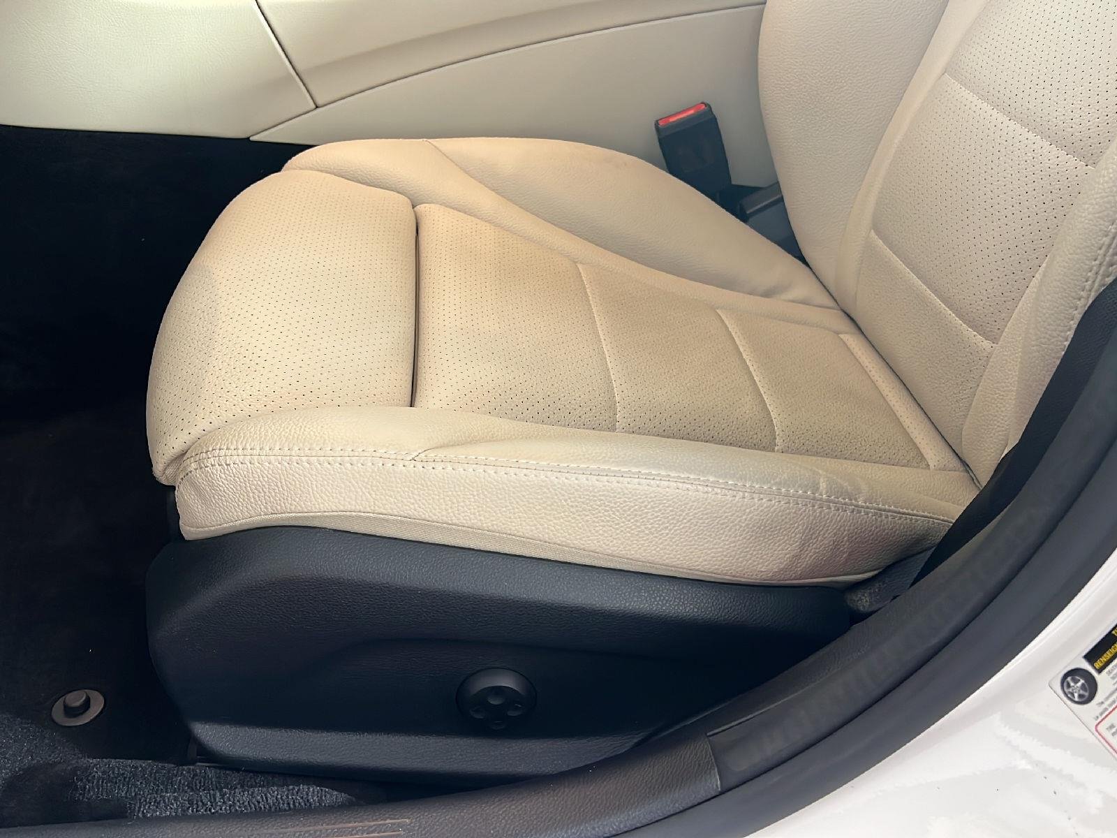 Used 2019 Polar White Mercedes-Benz C 300 image 15