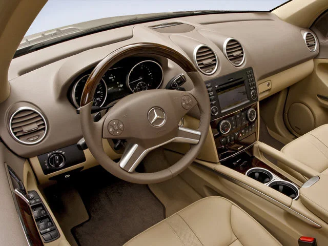 Used 2009 Obsidian Black Metallic Mercedes-Benz 3.5L image 4
