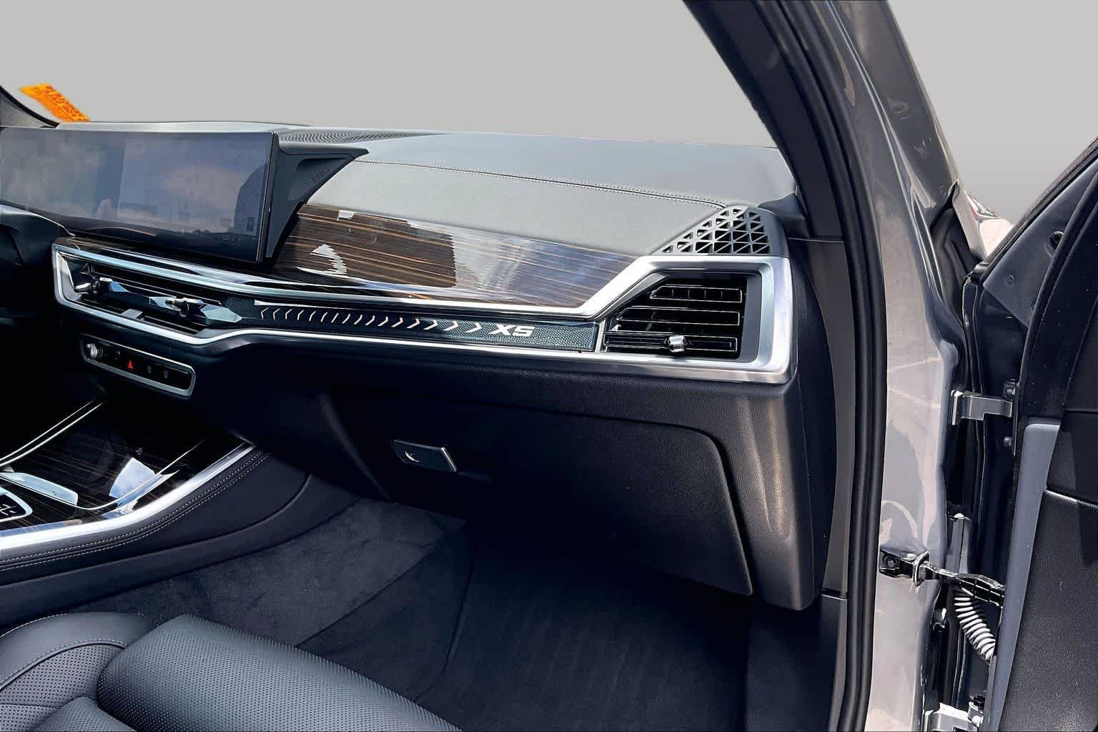 Used 2025 Skyscraper Grey Metallic BMW sDrive40i image 19