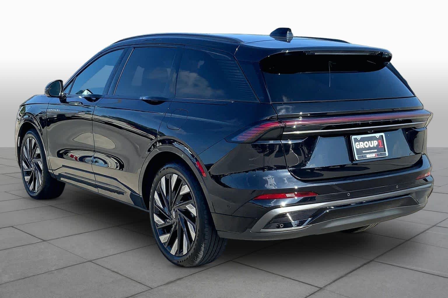 Used 2024 Infinite Black Metallic Clearcoat Lincoln Reserve image 12