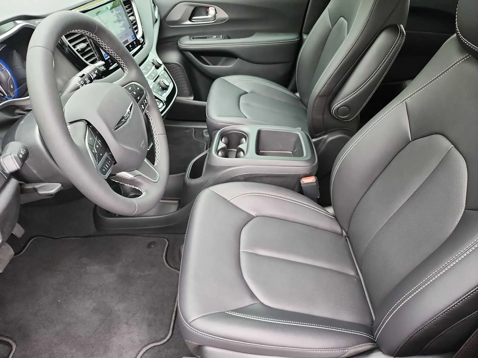 2026 Chrysler Voyager LX - Photo 15