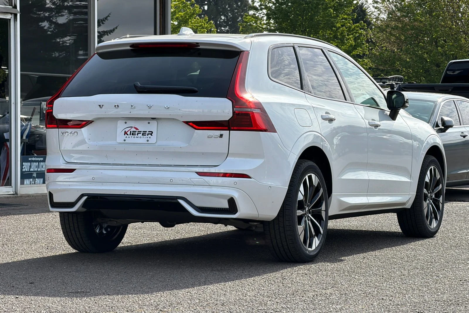 New 2026 CRYSTAL WHITE Volvo Plus image 4