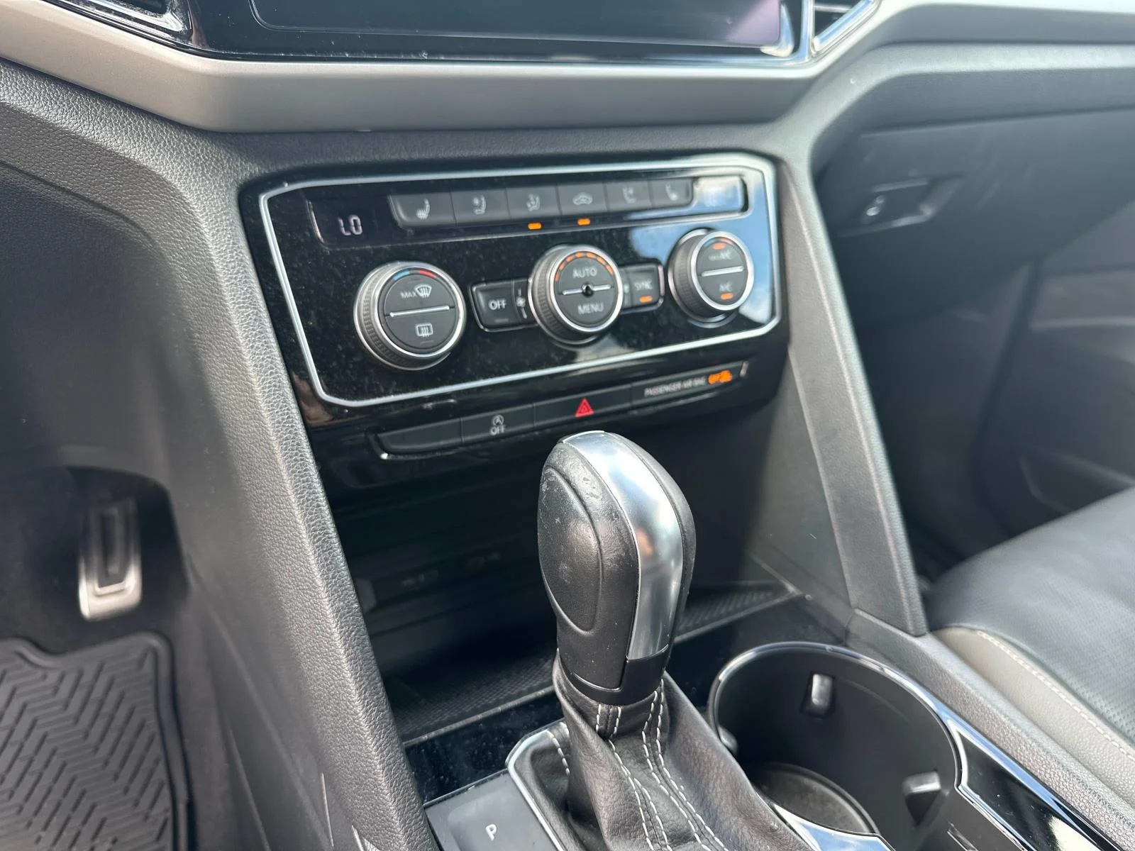 Certified Used 2022 Tourmaline Blue Metallic Volkswagen 3.6L V6 SEL Premium R-Line 4MOTION image 16