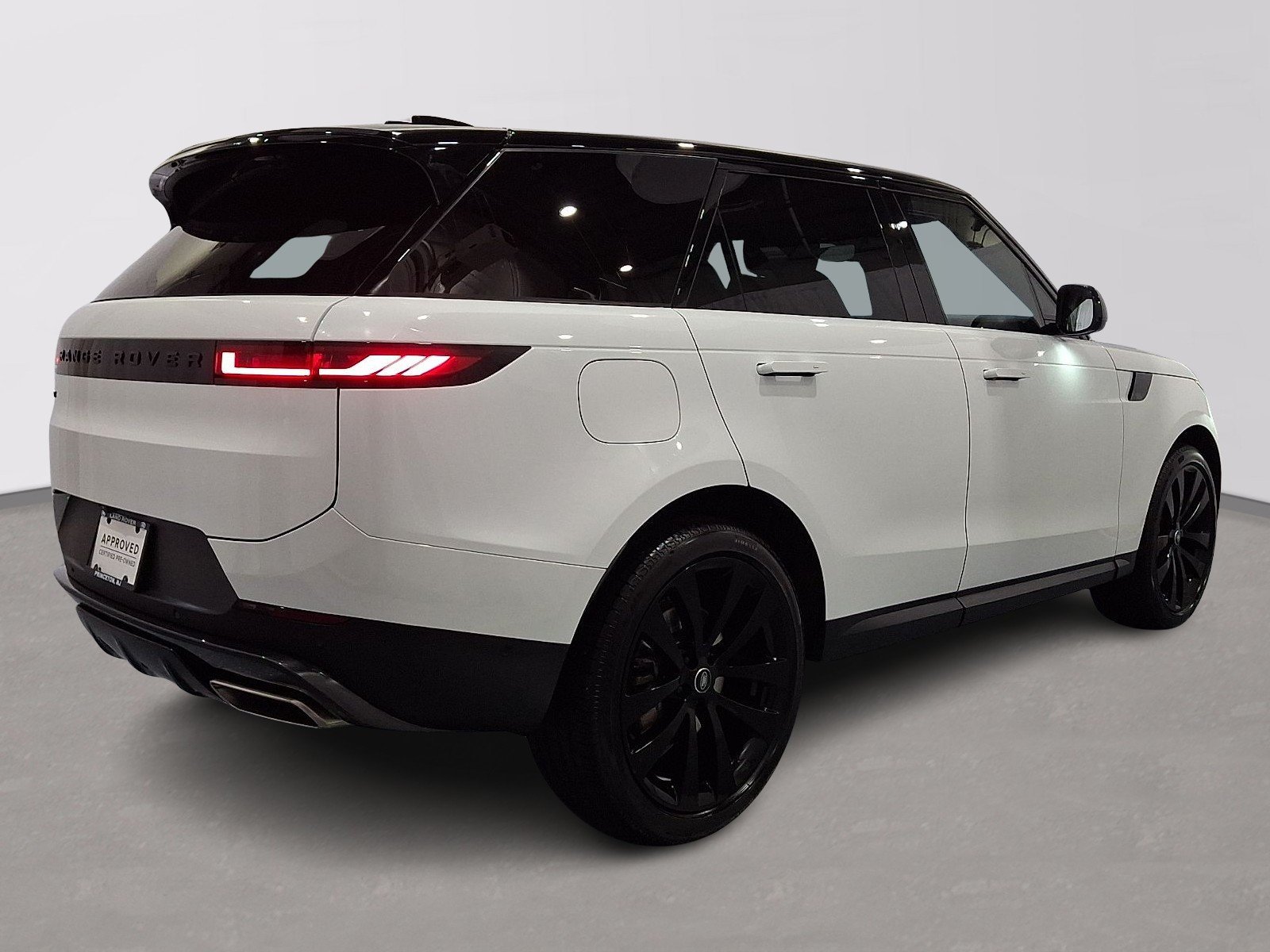 Certified Used 2025 Fuji White Land Rover  image 2