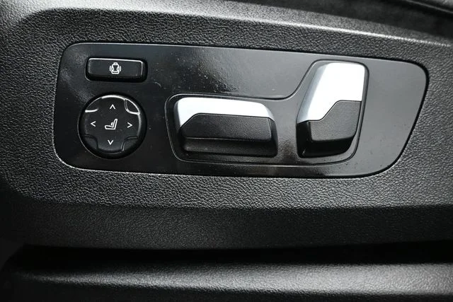 Used 2022 White BMW xDrive40i image 10