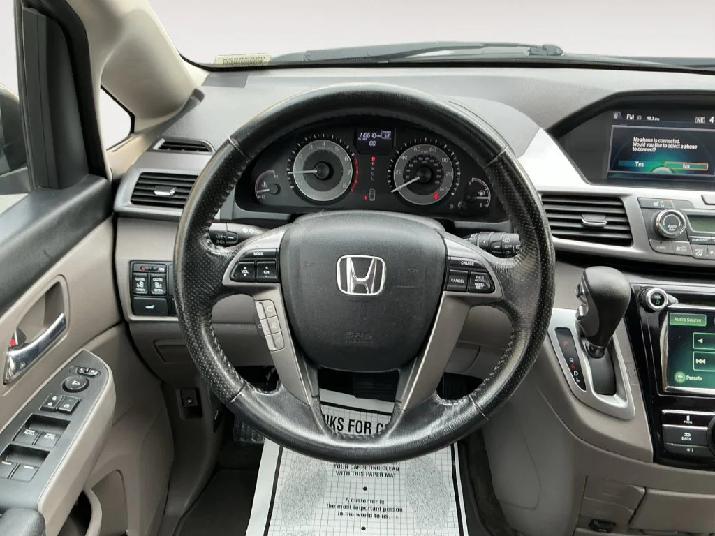 Used 2014 Silver Honda EX-L image 17
