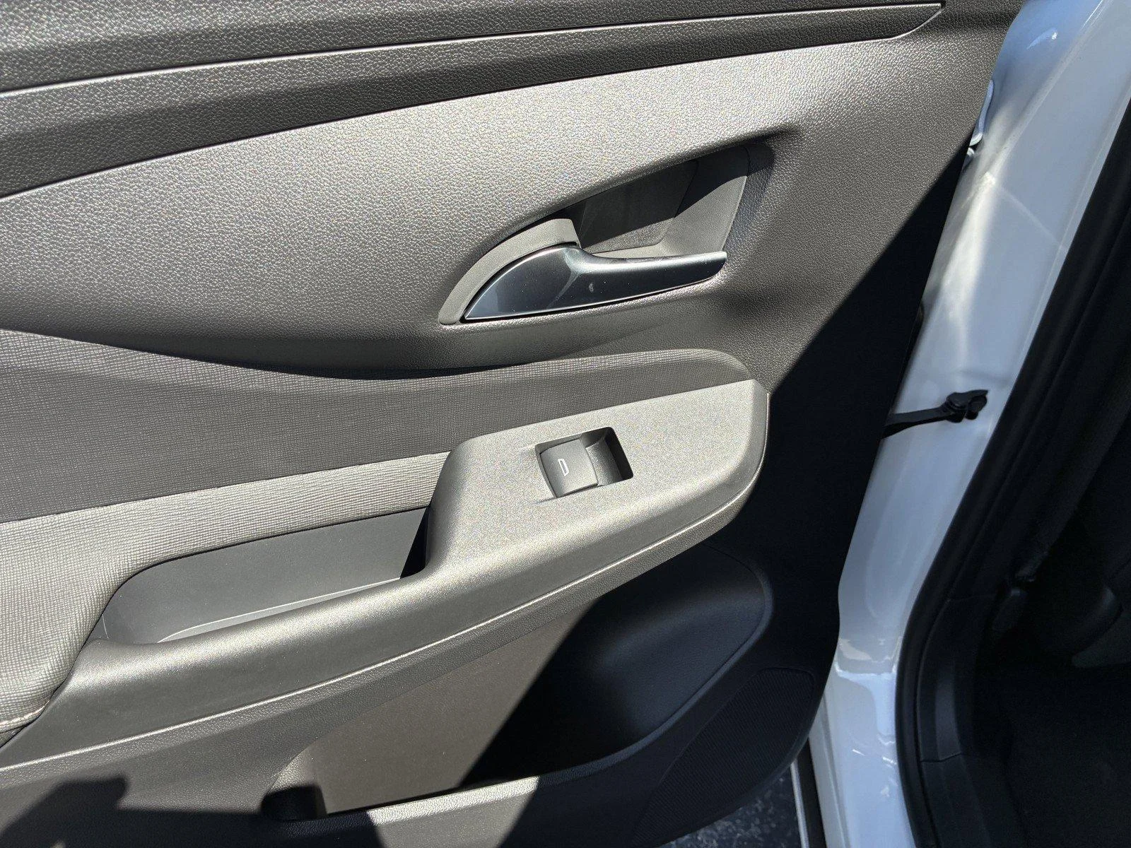 New 2026 White Frost Tricoat Buick Avenir image 17