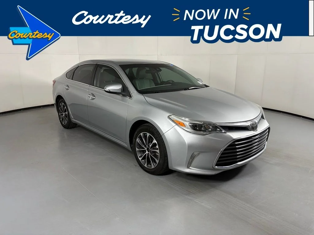 Used 2018 Silver Toyota XLE image 1