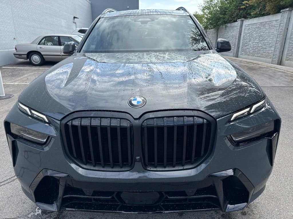 Used 2024 Gray BMW xDrive40i image 9