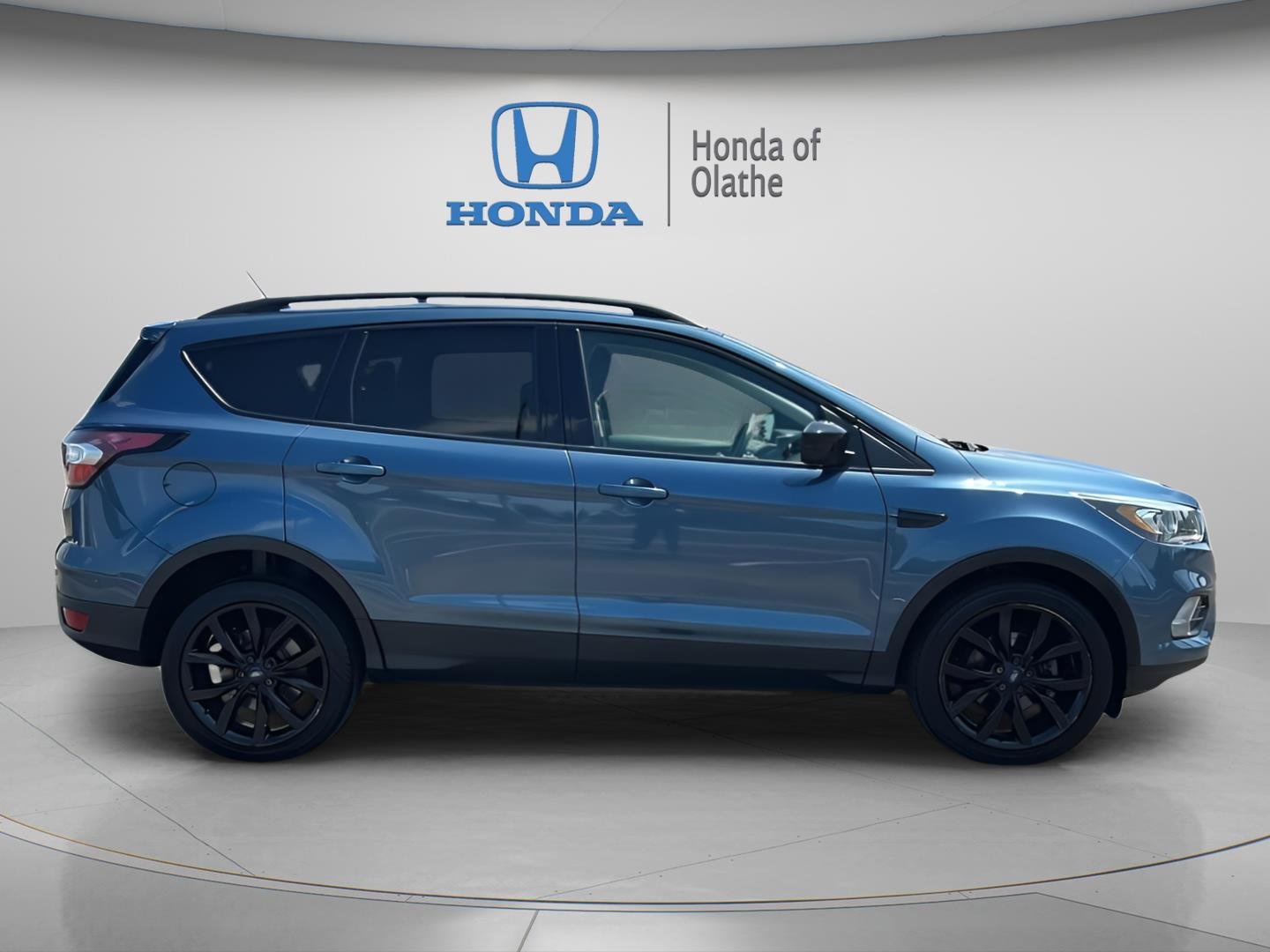 Used 2018 Ford Escape SE with VIN 1FMCU0GD6JUB12138 for sale in Kansas City