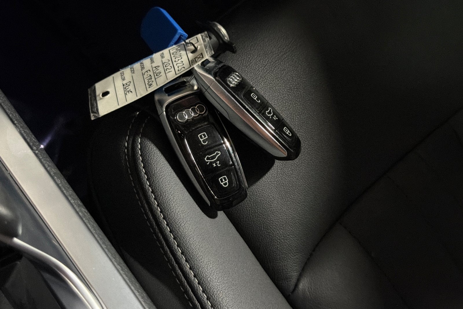 Used 2021 Navarra Blue Metallic Audi Premium quattro image 24