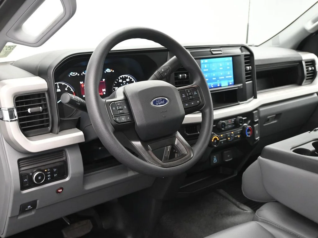 2025 Ford F-550 Super Duty Chassis Cab XL - Photo 24
