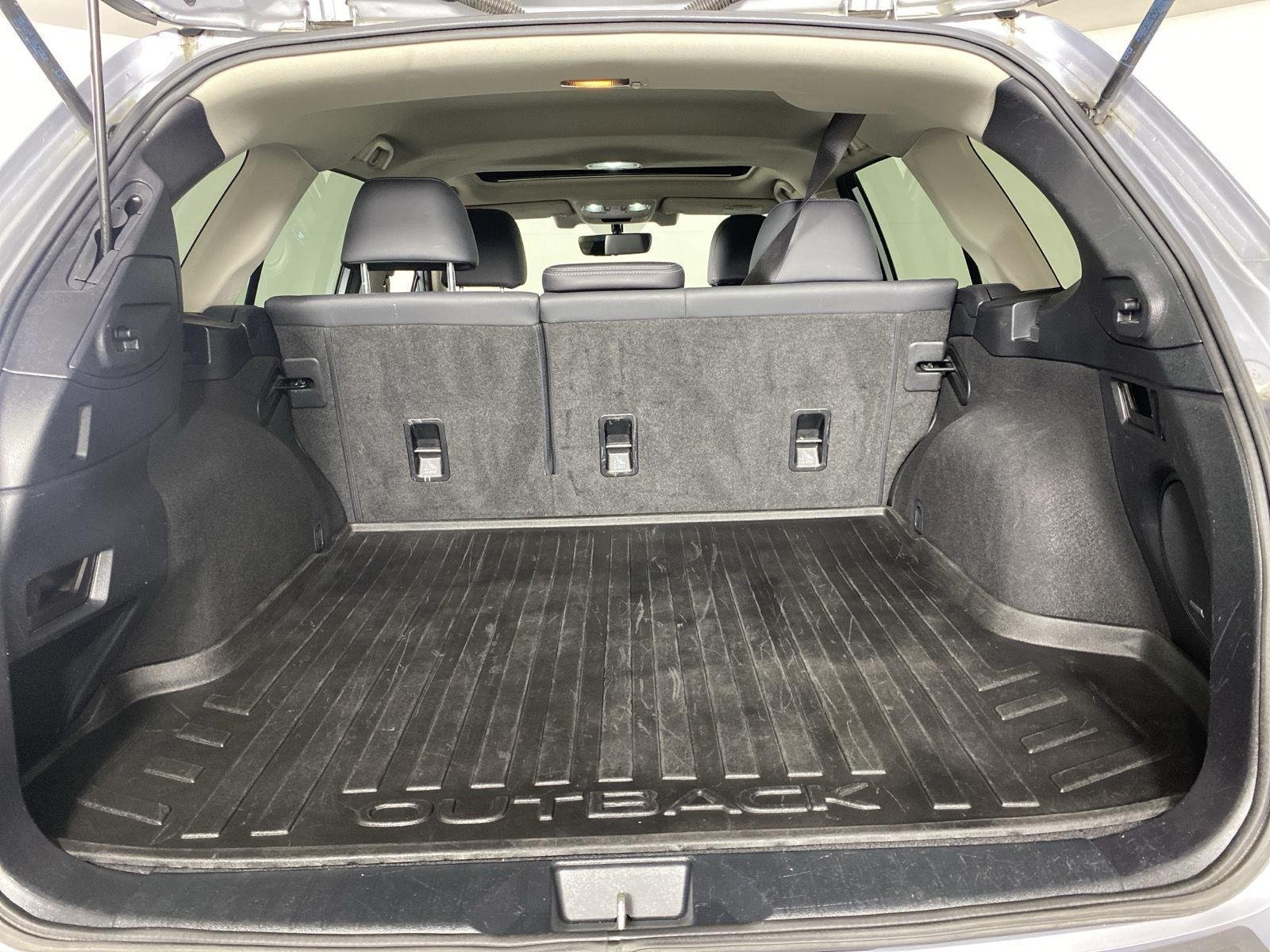 Used 2018 Ice Silver Metallic Subaru Limited image 29