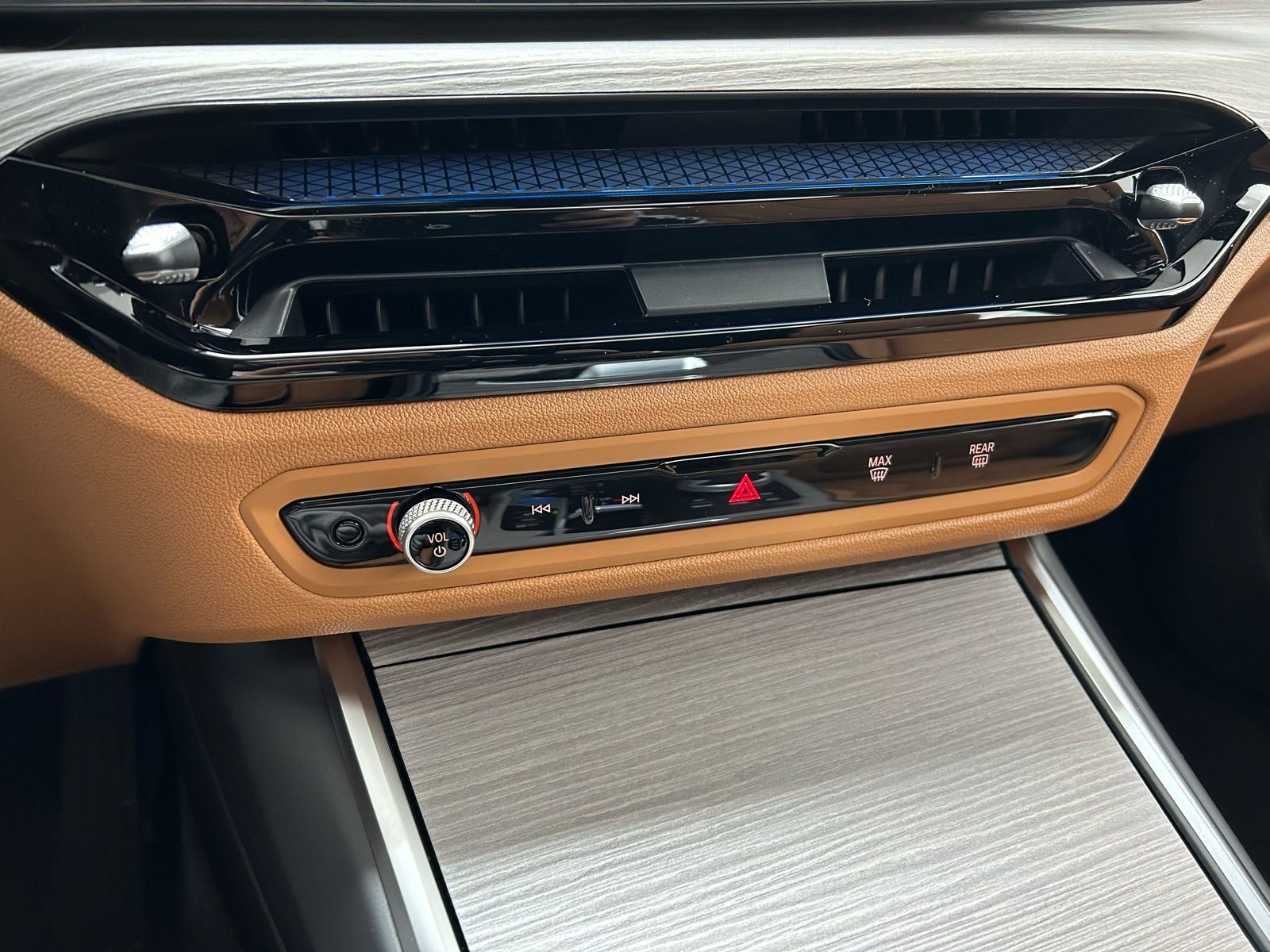 New 2026 Vegas Red Metallic BMW xDrive40 image 28