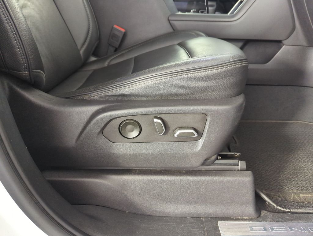 Used 2023 White GMC Denali image 36