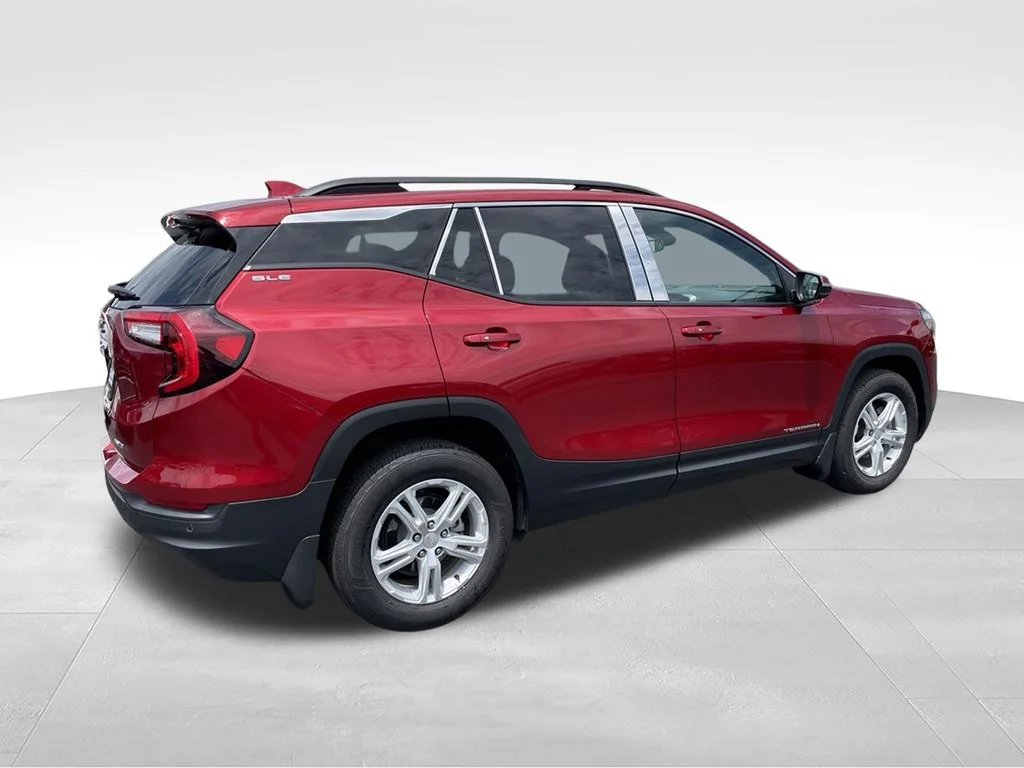 Used 2022 Cayenne Red Tintcoat GMC SLE image 4