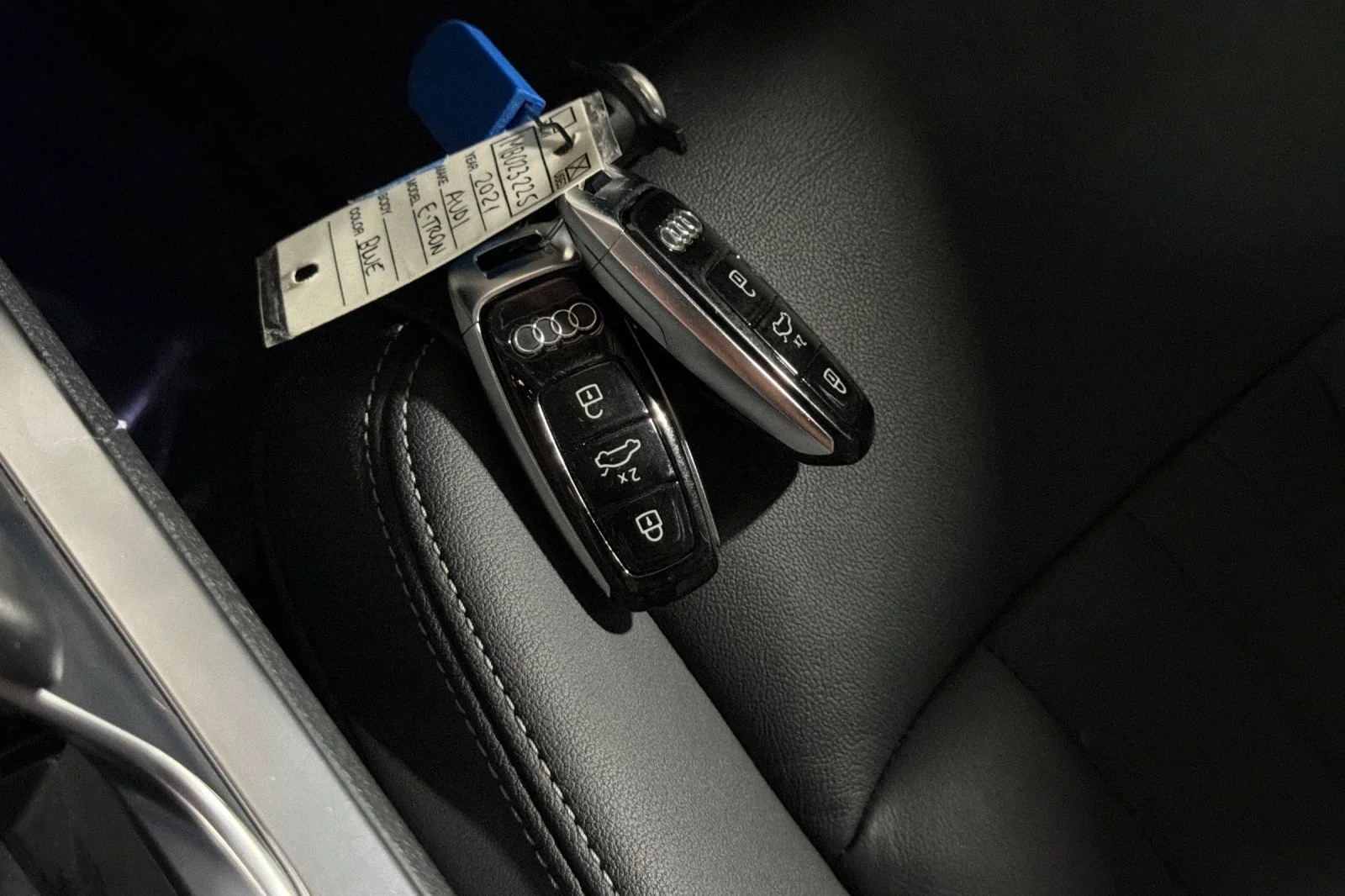Used 2021 Navarra Blue Metallic Audi Premium quattro image 24