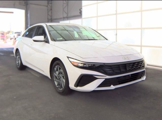 Certified Used 2025 White Hyundai Blue image 2