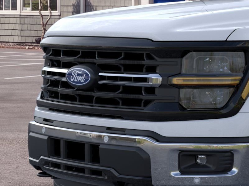 New 2025 Space White Metallic Ford XLT image 17