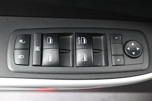Used 2018 Bright White Clearcoat Jeep Latitude Plus image 12