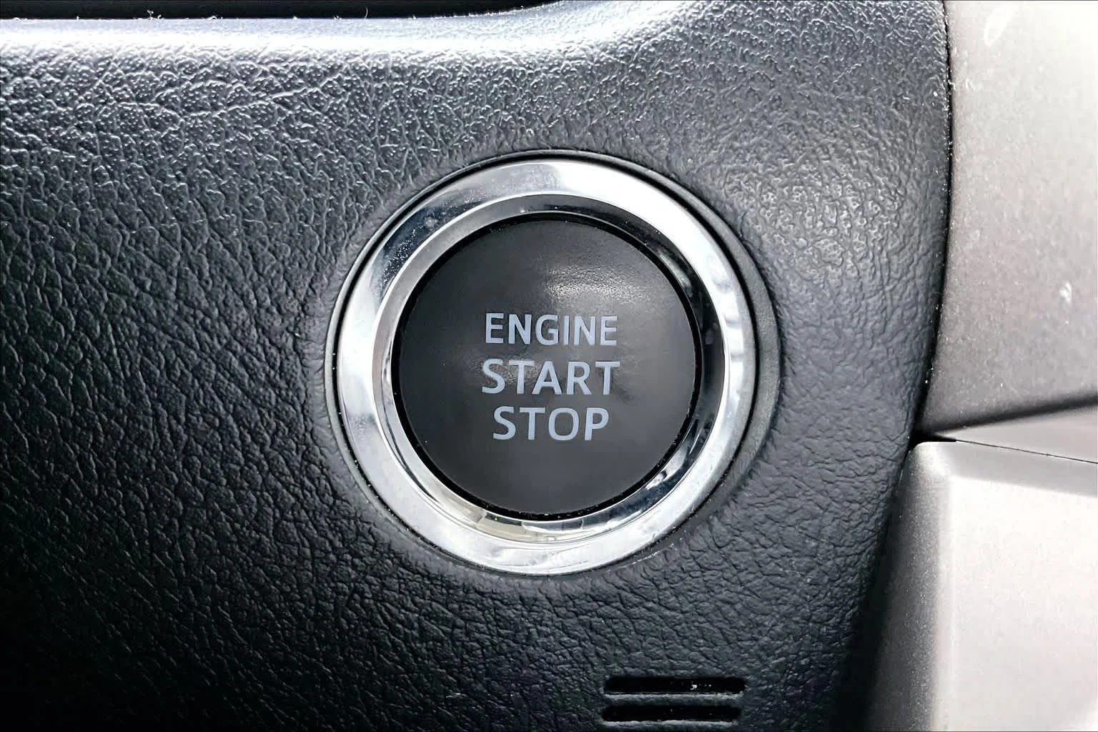 Used 2022 Classic Silver Metallic Toyota SR5 image 33