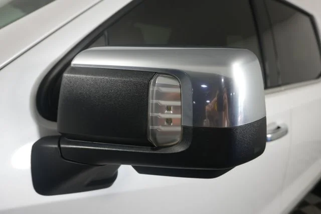 Used 2022 Iridescent Pearl Tricoat Chevrolet High Country image 27