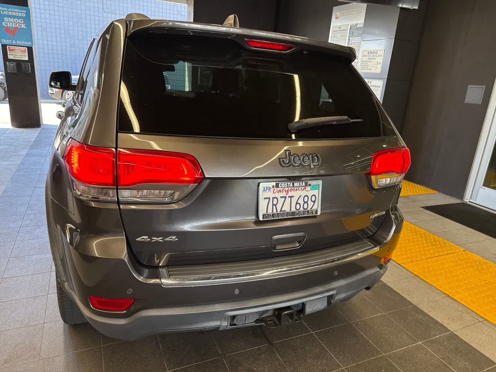 Used 2016 Granite Crystal Metallic Clearcoat Jeep Limited image 13